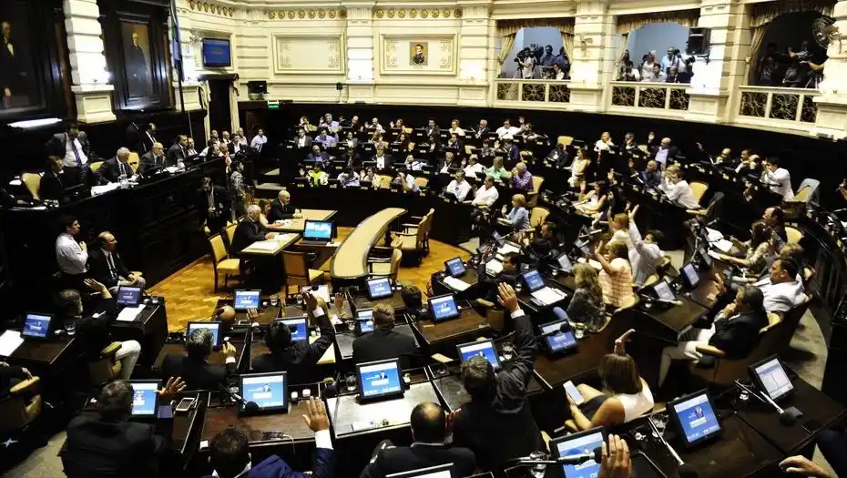 María Eugenia Vidal promulga la ley de eliminación de las “jubilaciones de privilegio”