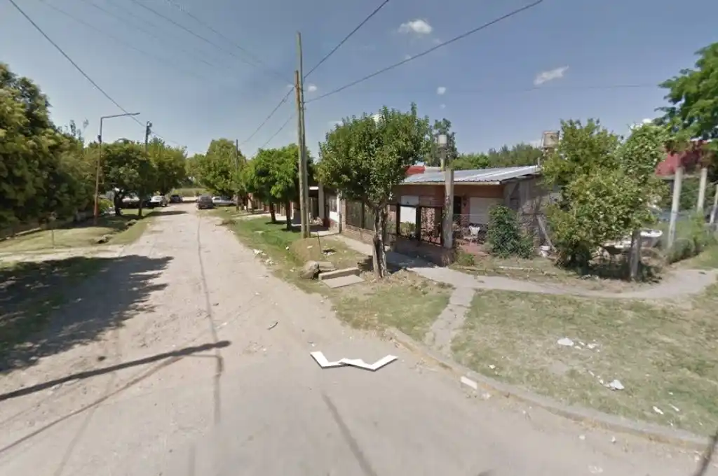 Forcejeó con un ladrón armado y el delincuente mató a su mujer