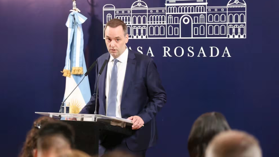 El vocero presidencial aseguró que el 1ro de enero comenzará la quita de subsidios pero evitó dar precisiones