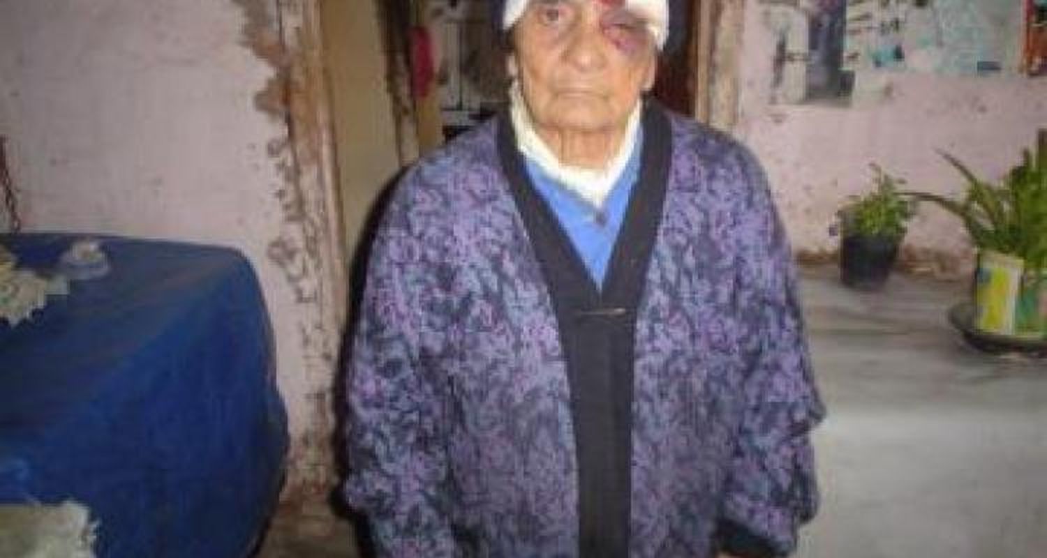 Golpearon a una mujer de 80 años
