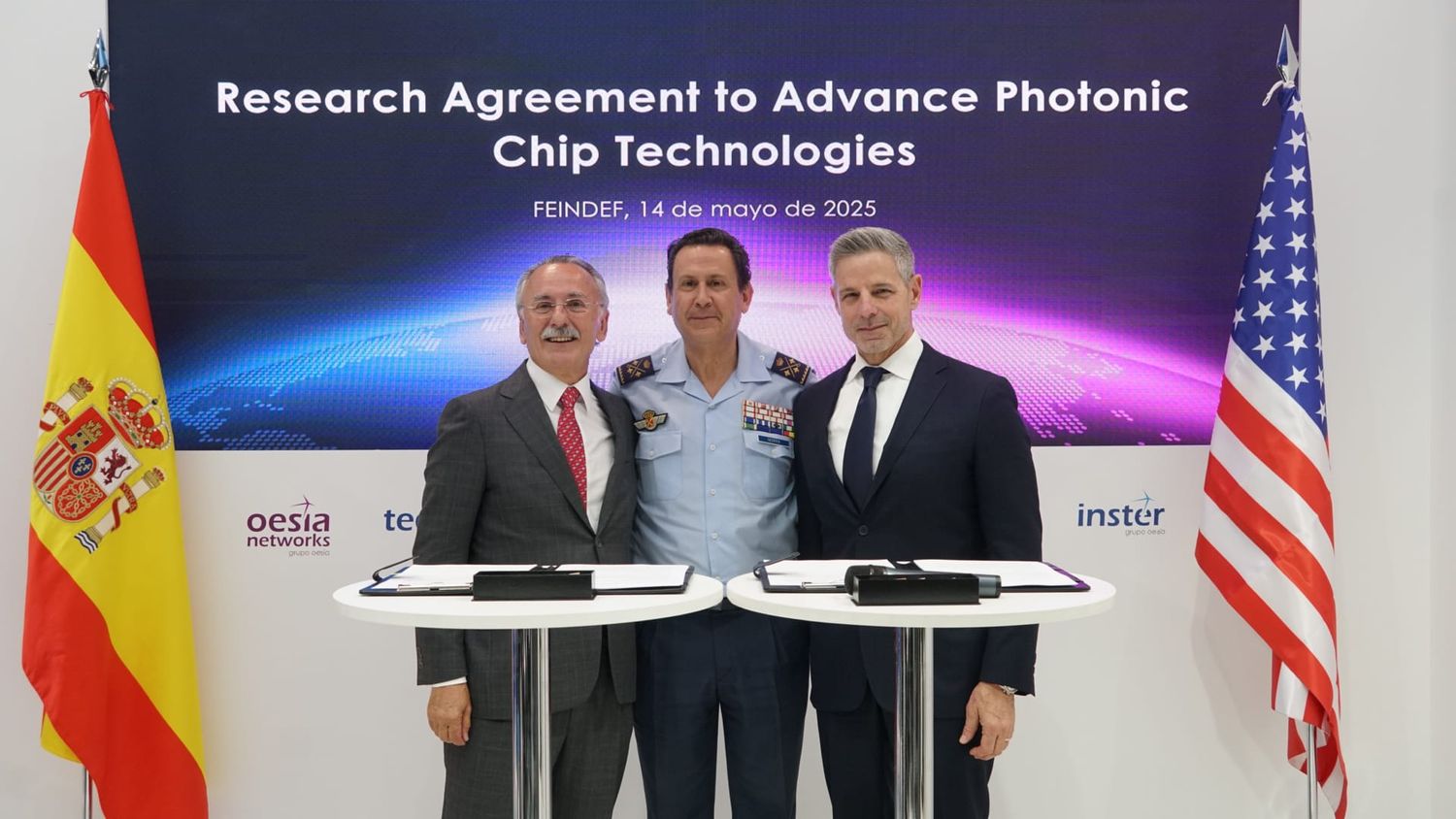 Luis Furnells, presidente y CEO de Grupo Oesía; Teniente General Miguel Ivorra; Ray Piselli, vicepresidente de negocios internacionales de Lockheed Martin