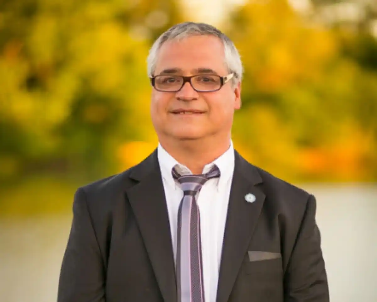 Pablo Echandi fue presentado como nuevo gerente del IAPV