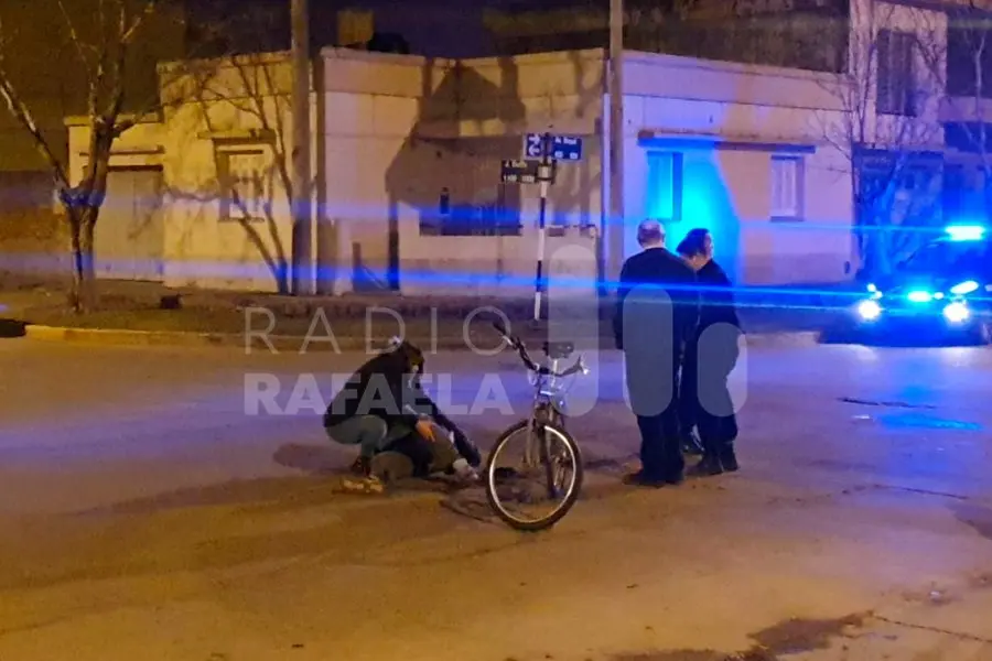Una camioneta embistió a un ciclista y acabó con diversas lesiones