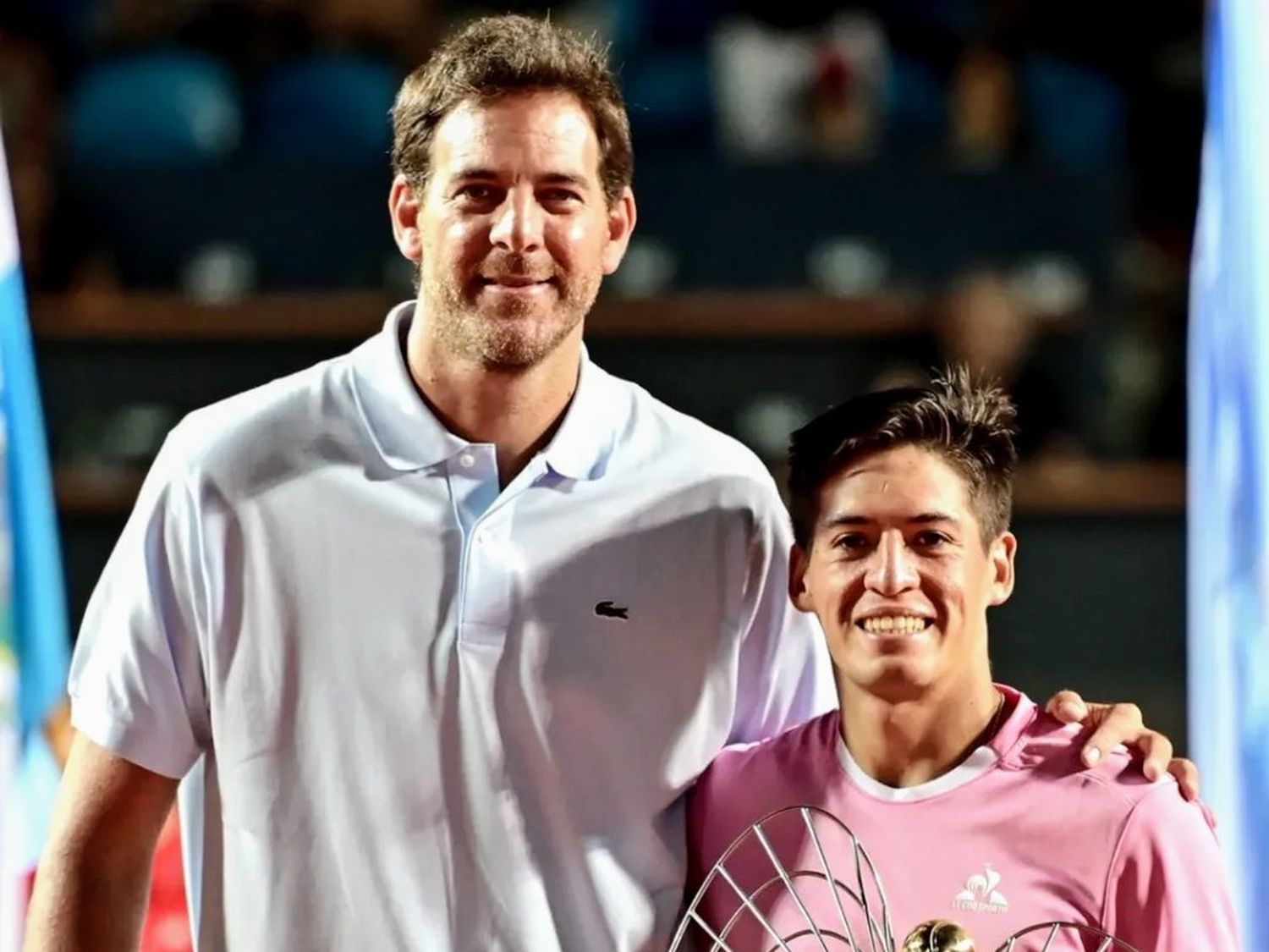 Báez junto al tandilense Del Potro, presente en el torneo.