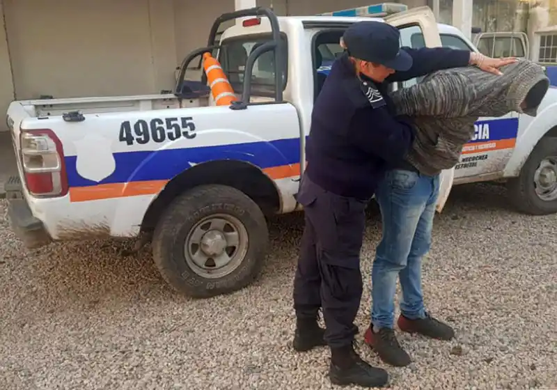 Capturaron a dos individuos en procedimientos en el fin de semana
