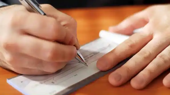 Producción y 12 bancos públicos acordaron descuento de cheques hasta una tasa del 29% a las PyMEs