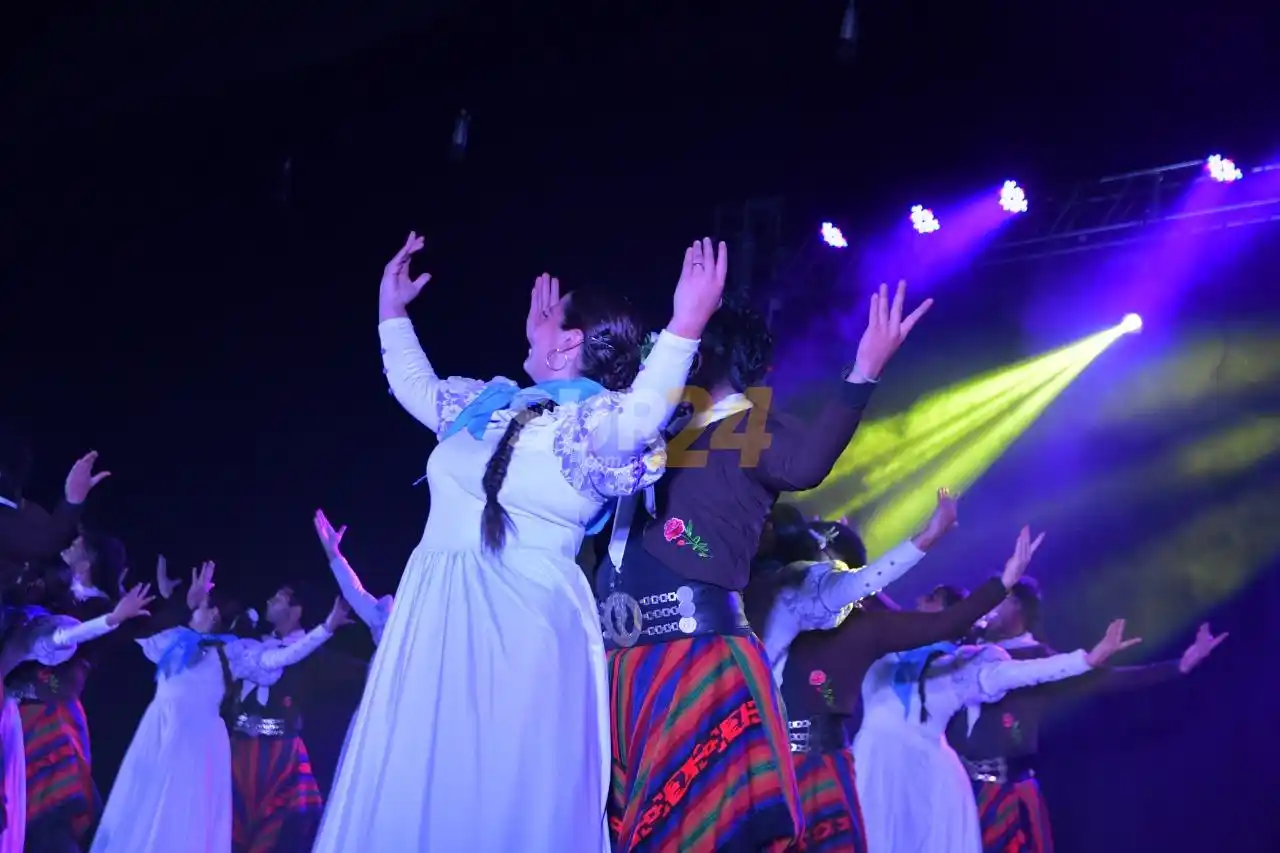 Gala artística para celebrar el 212º aniversario de la Revolución de Mayo 