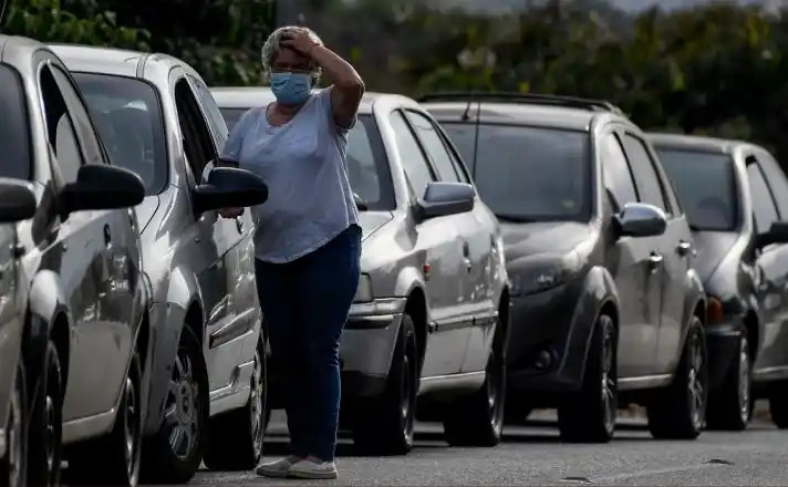 POR FALTA DE ELECTRICIDAD:  no hay producción de gasolina en el país