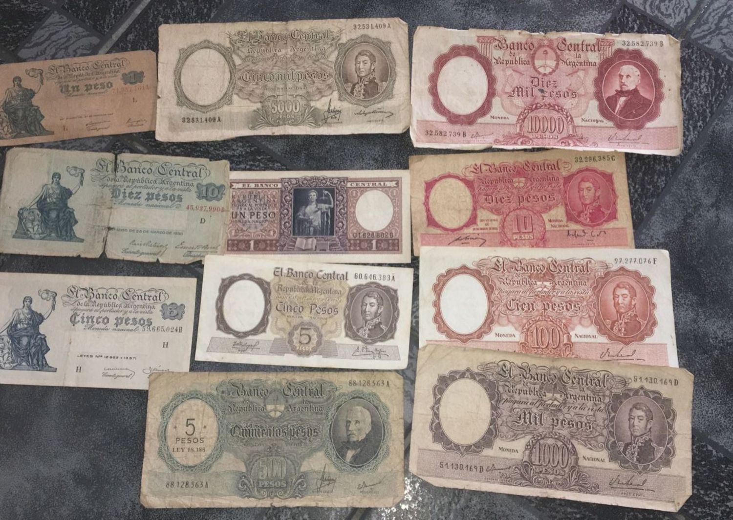 Carla busca a coleccionistas de billetes antiguos