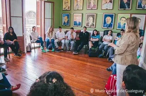 Con la colaboración de Centros de Estudiantes El arbolito de Navidad volverá a estar en la Costanera