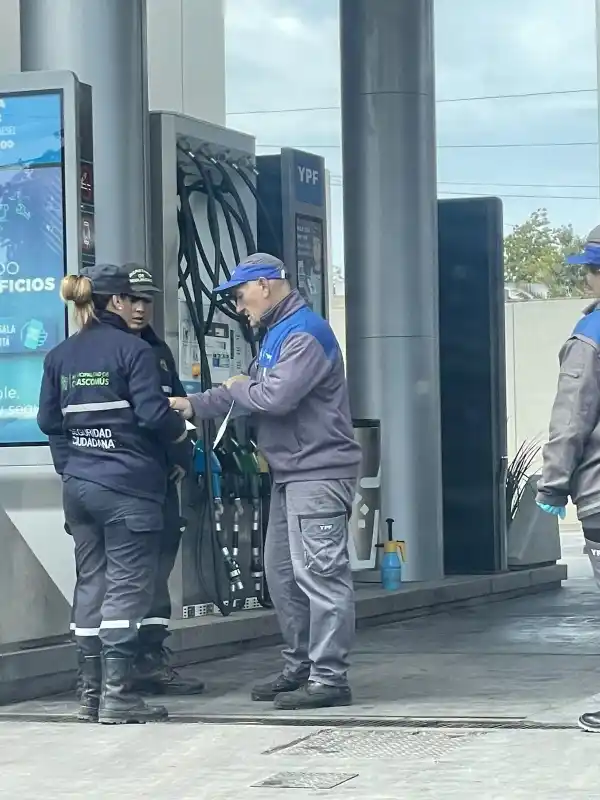 Rigurosos controles en las estaciones de servicio para exigir el uso de casco