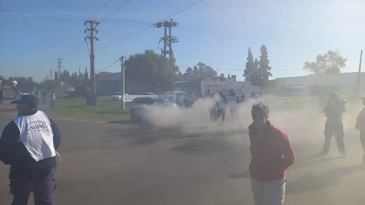 Video: Corte total en ruta 8, a la altura de Venado, por manifestación de municipales 