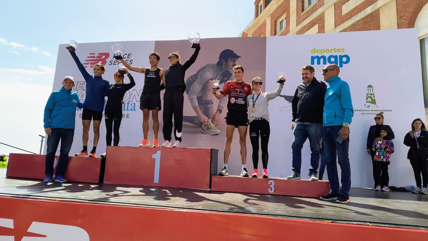 Luna y Maza ganadores del Medio Maraton en Mar del Plata