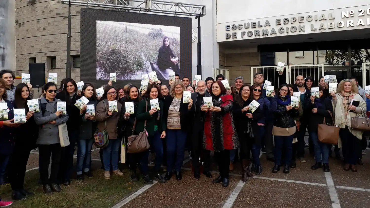 Comenzó la distribución del libro “A medio borrar” en bibliotecas escolares