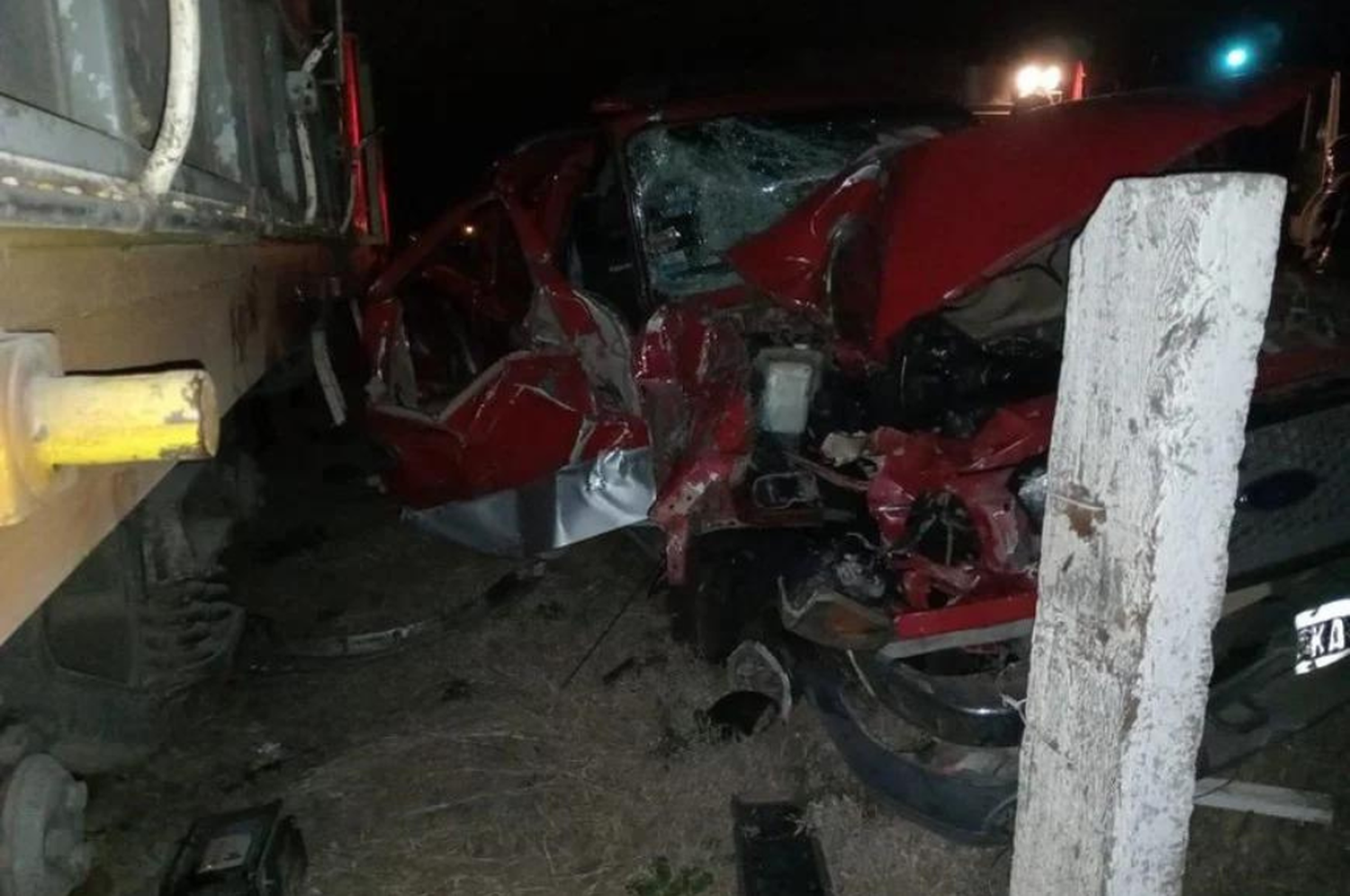 Un auto y un tren protagonizaron un impresionante choque en Arrufó