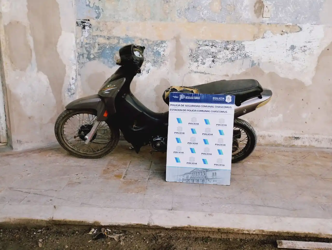 Moto sustraída pudo ser recuperado en un terreno baldío