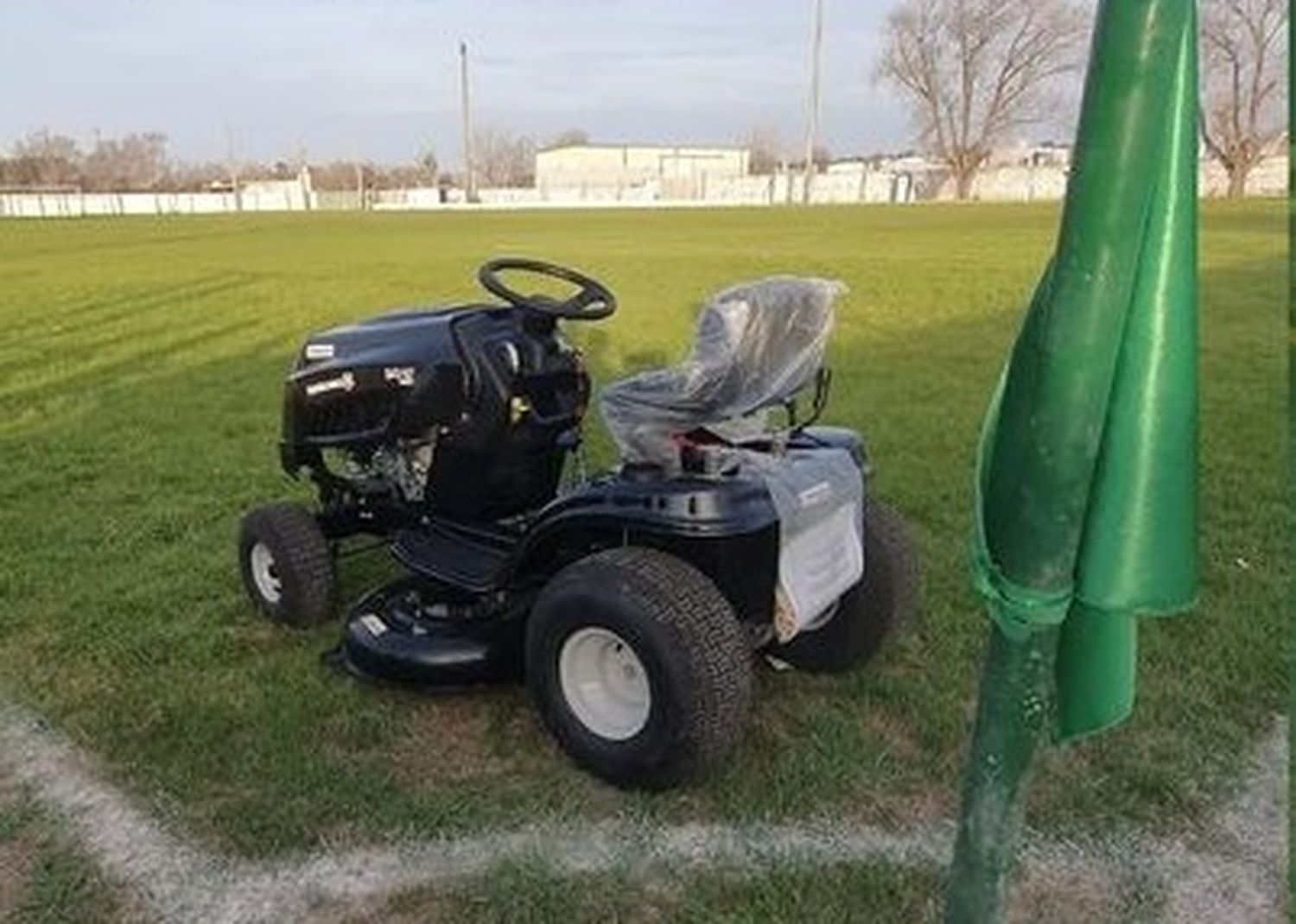 El tractor para cortar el pasto había sido robado horas antes.