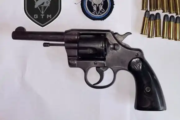 Detuvieron a un hombre armado tras una discusión con una mujer en zona oeste