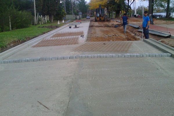 Camino de la Costa: Avanzan en los trabajos de pavimentación