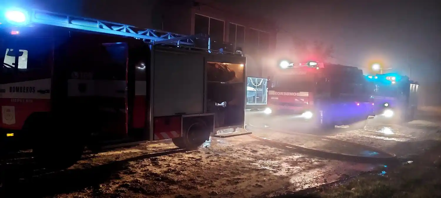 Incendio en una vivienda de Crespo durante la madrugada