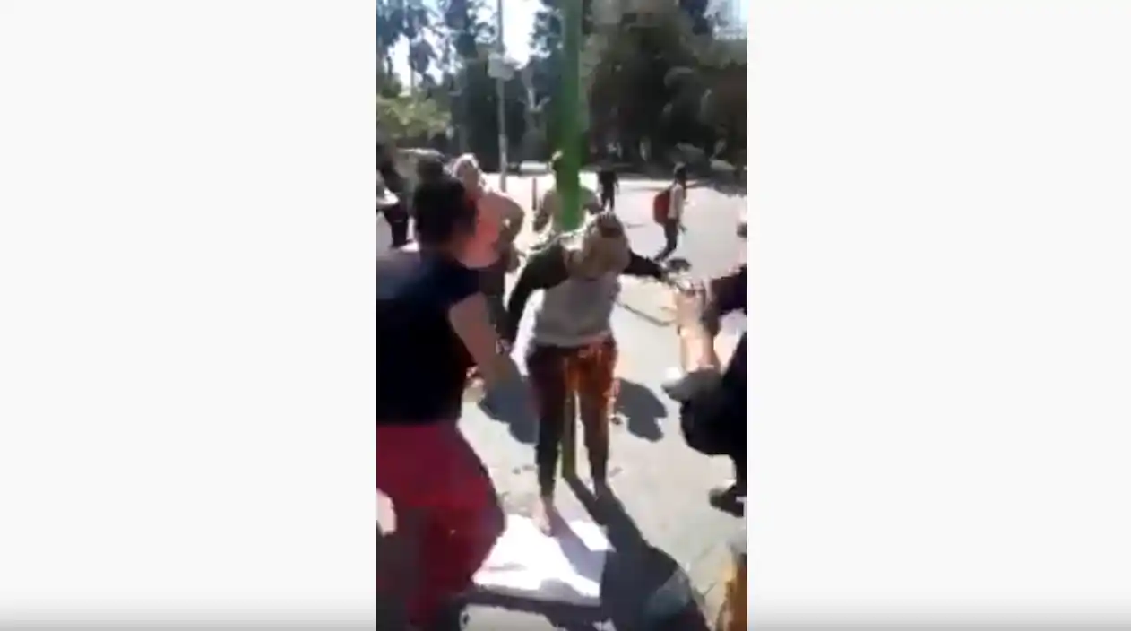 Video: Una mujer se prendió fuego frente a los tribunales de Catamarca