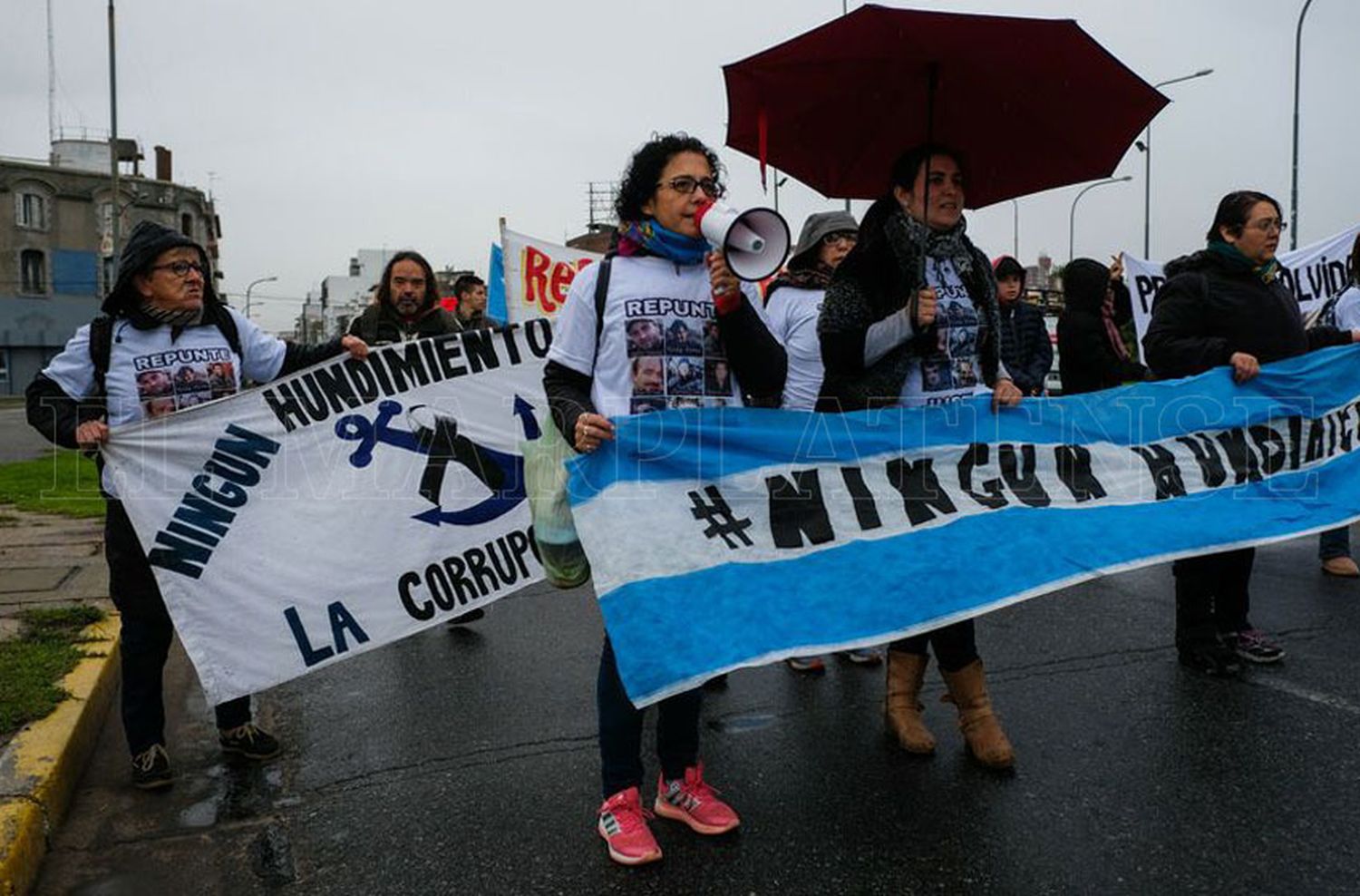 "Si no fuera por nosotros, la causa estaría más hundida que el barco"