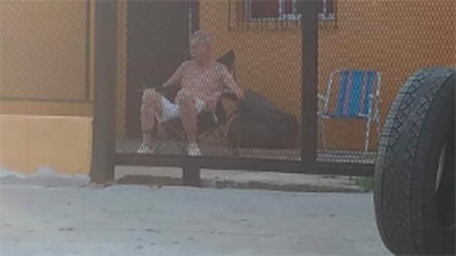 Cuestionan que femicida cumpla condena "tomando sol en una vivienda"