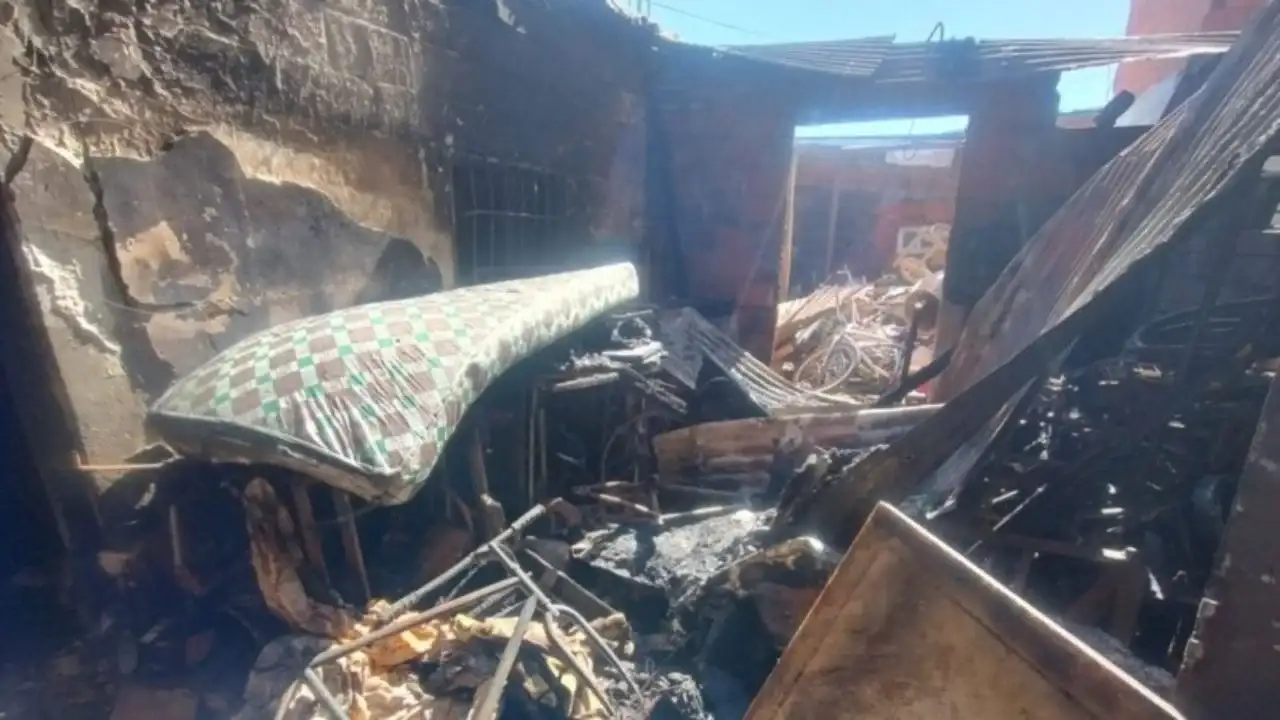 Un incendios generó graves daños en un lavadero y otro dejó una casa destruida