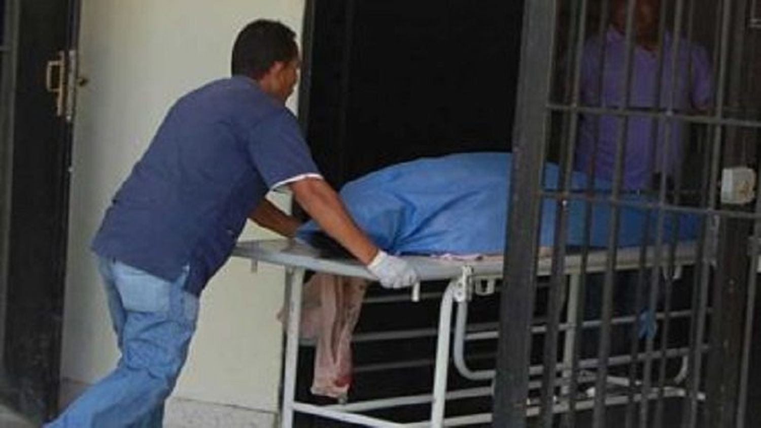 ACRIBILLAN a un hombre frente a su familia en Monagas