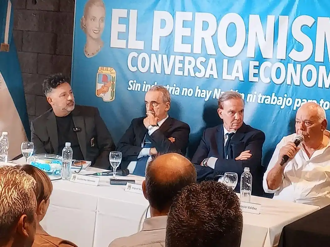 Gustavo Menéndez, Guillermo Moreno, Miguel Pichetto y Horacio Valdez, oradores centrales de un debate sobre el futuro de la economía.
