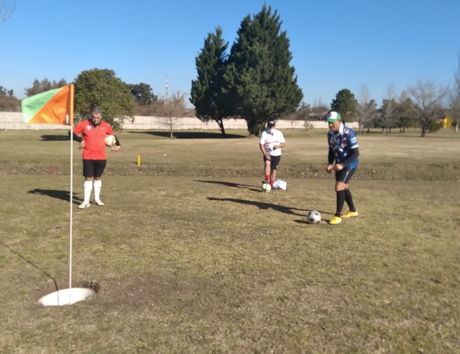Gustavo Seery participó en una fecha de Buenos Aires Footgolf en Pilar