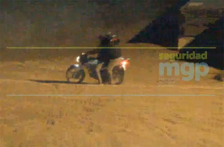 Video: interceptan a una pareja con un arma en zona de carpas de la Bristol