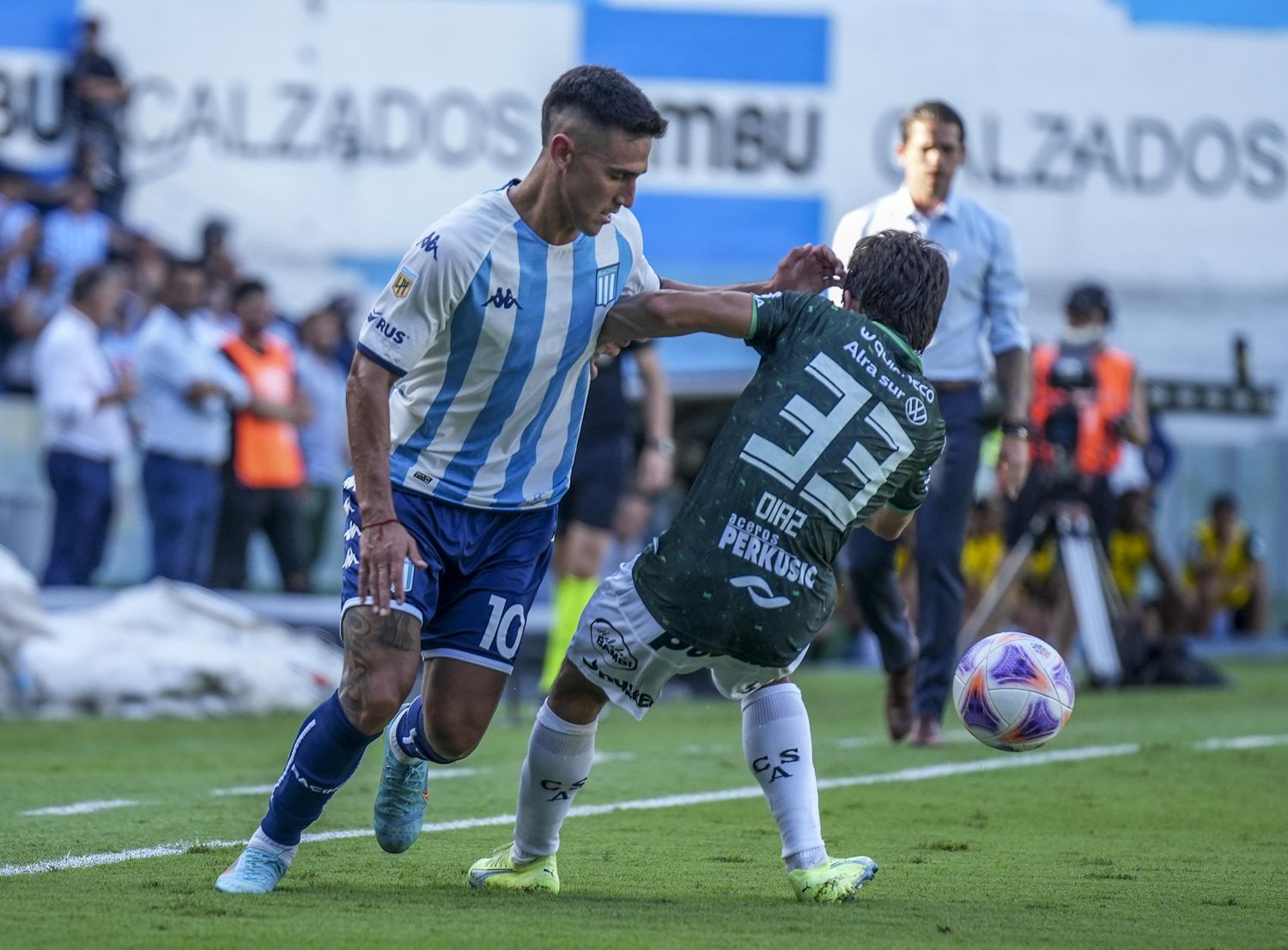 Racing volvió al triunfo
