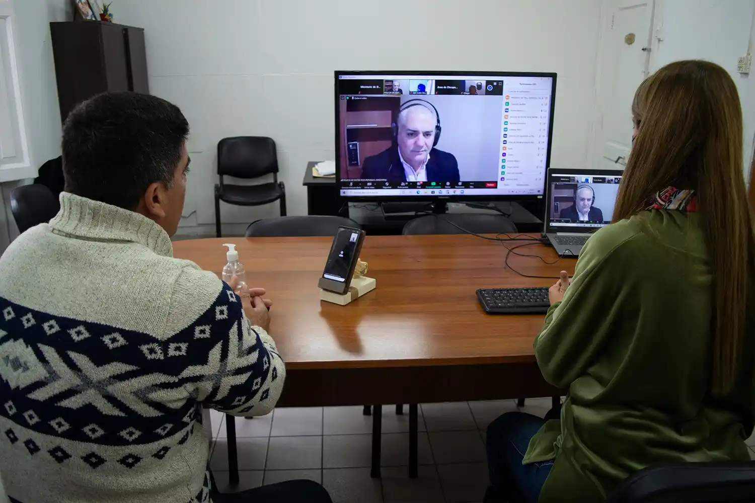 Capacitan a municipios en la prevención de estafas a personas mayores