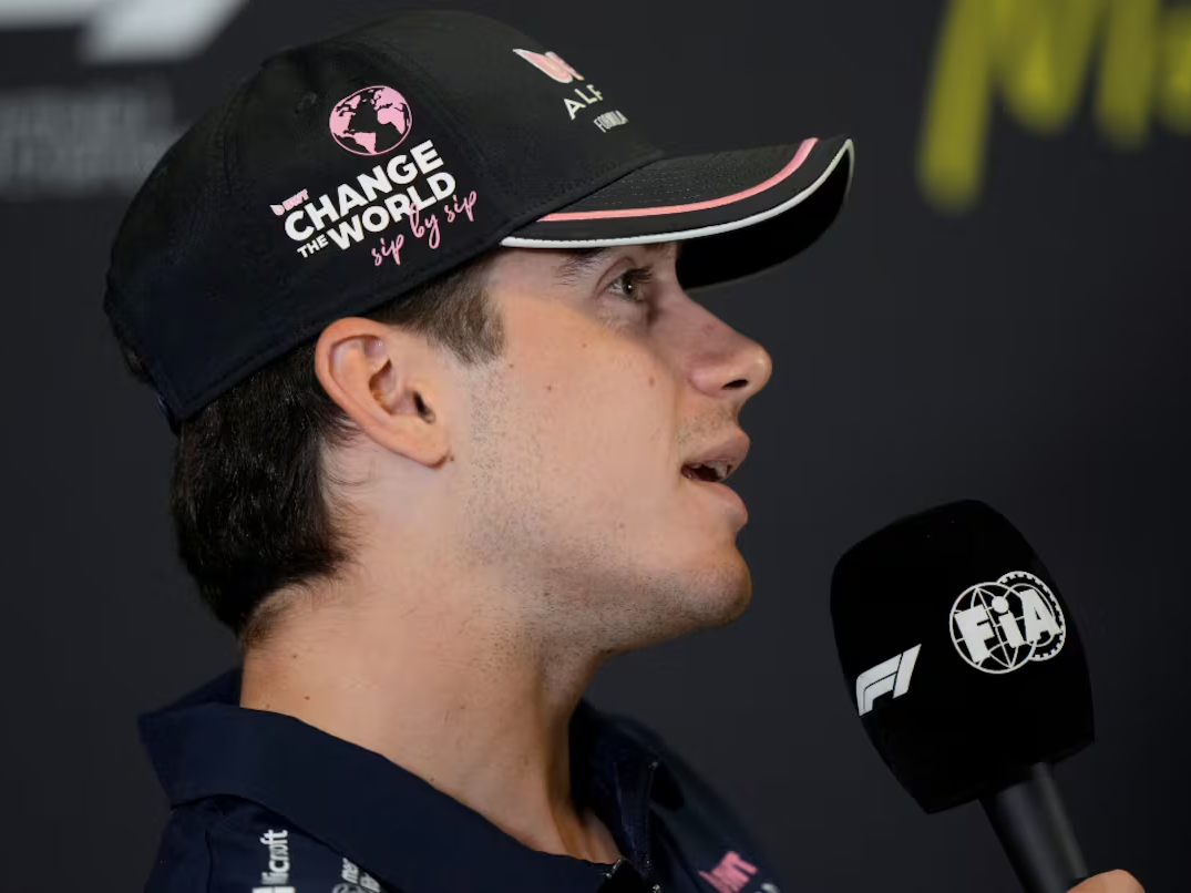 Franco Colapinto dio inicio a la actividad del fin de semana en el GP de Estados Unidos con la atención a la prensa..Foto: AP