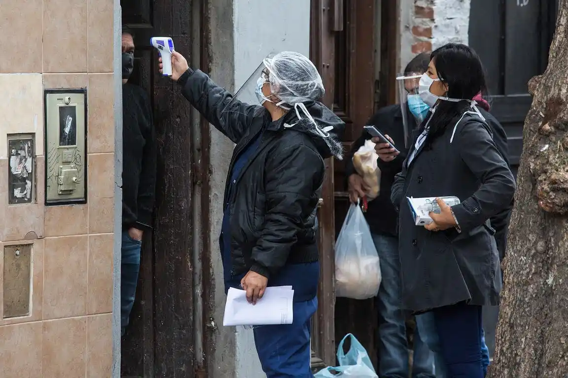 Siguen subiendo los casos: hubo 11.717 nuevos contagios y otros 222 muertos