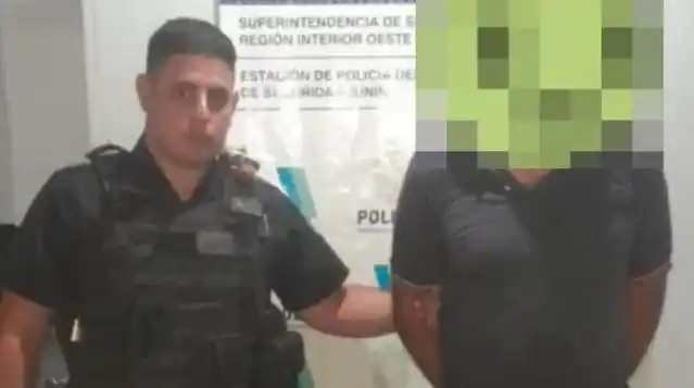 Sorprendió a su esposa mientras tenía sexo con su amante, a quien apuñaló en los genitales y lo dejó en grave estado