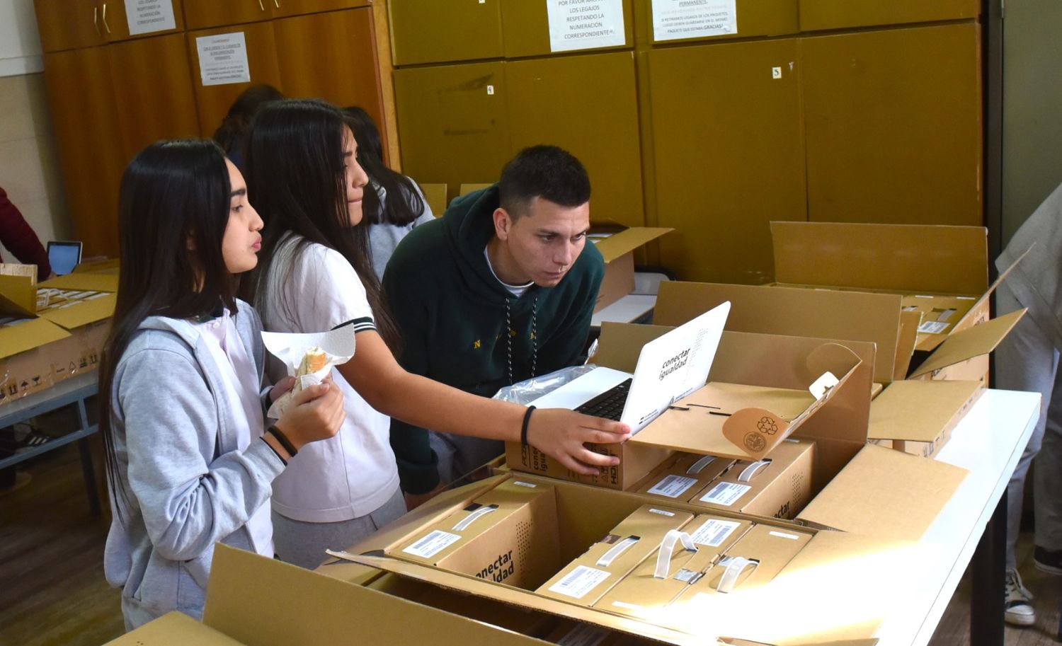 Conectar Igualdad: entregaron 89 netbooks a alumnos de la Escuela Normal