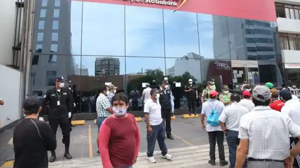 “Encaje legal es más inflación”: expertos coinciden que créditos bancarios no resolverán crisis