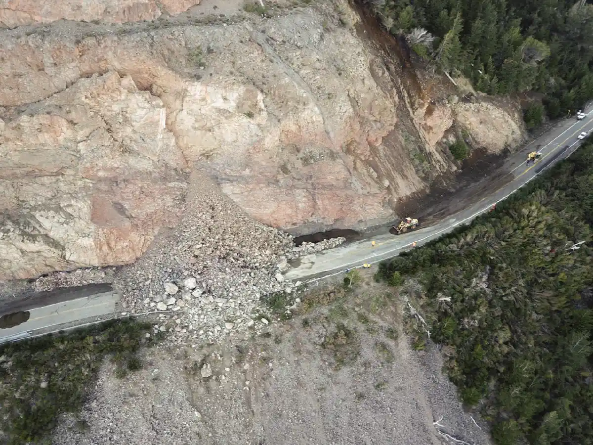La ruta 40 sigue "intransitable" por el derrumbe ocurrido hace más de dos semanas en Villa La Angostura