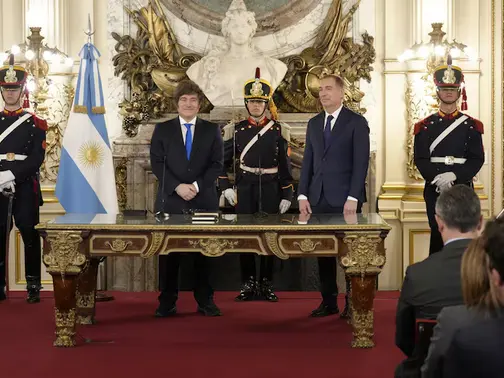 Milei le tomó juramento a Diego Santilli como ministro del Interior.