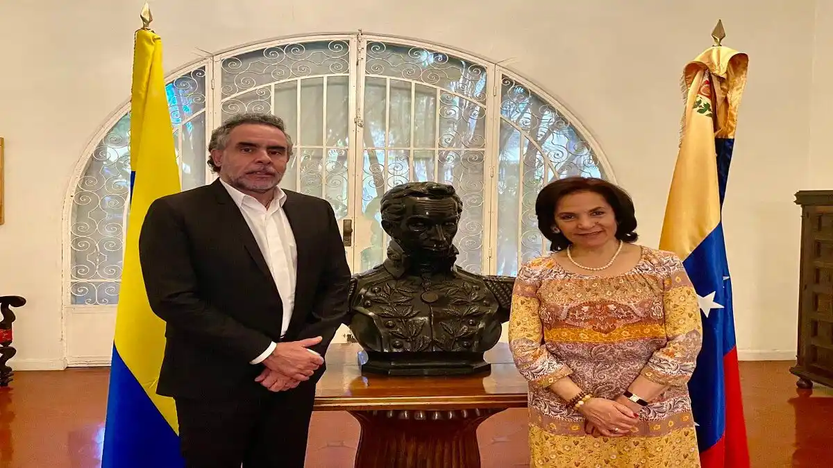 NUEVA CÓNSUL GENERAL de Colombia en Caracas toma posesión del cargo