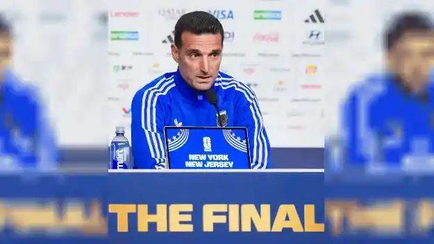Scaloni dirige su última práctica antes de la final.

Foto: Xinhua