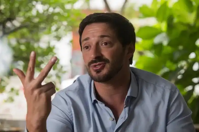 Yeza, furioso por los nuevos billetes: "Mientras tanto la moneda se destruye con cada peso nuevo emitido"