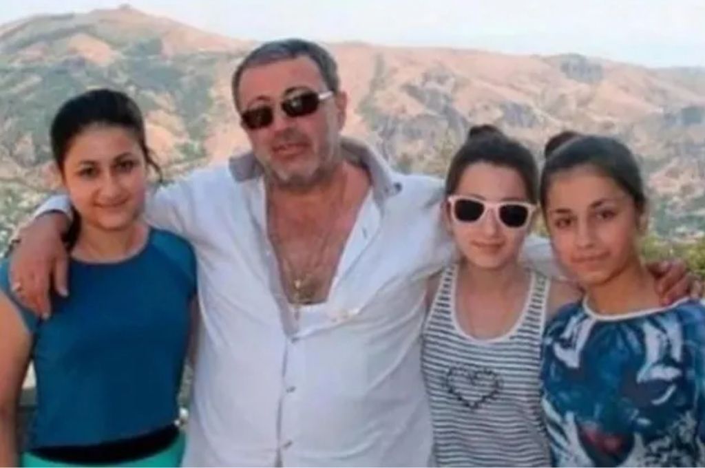 Tres hermanas asesinaron a puñaladas y martillazos a su padre para terminar con años de torturas