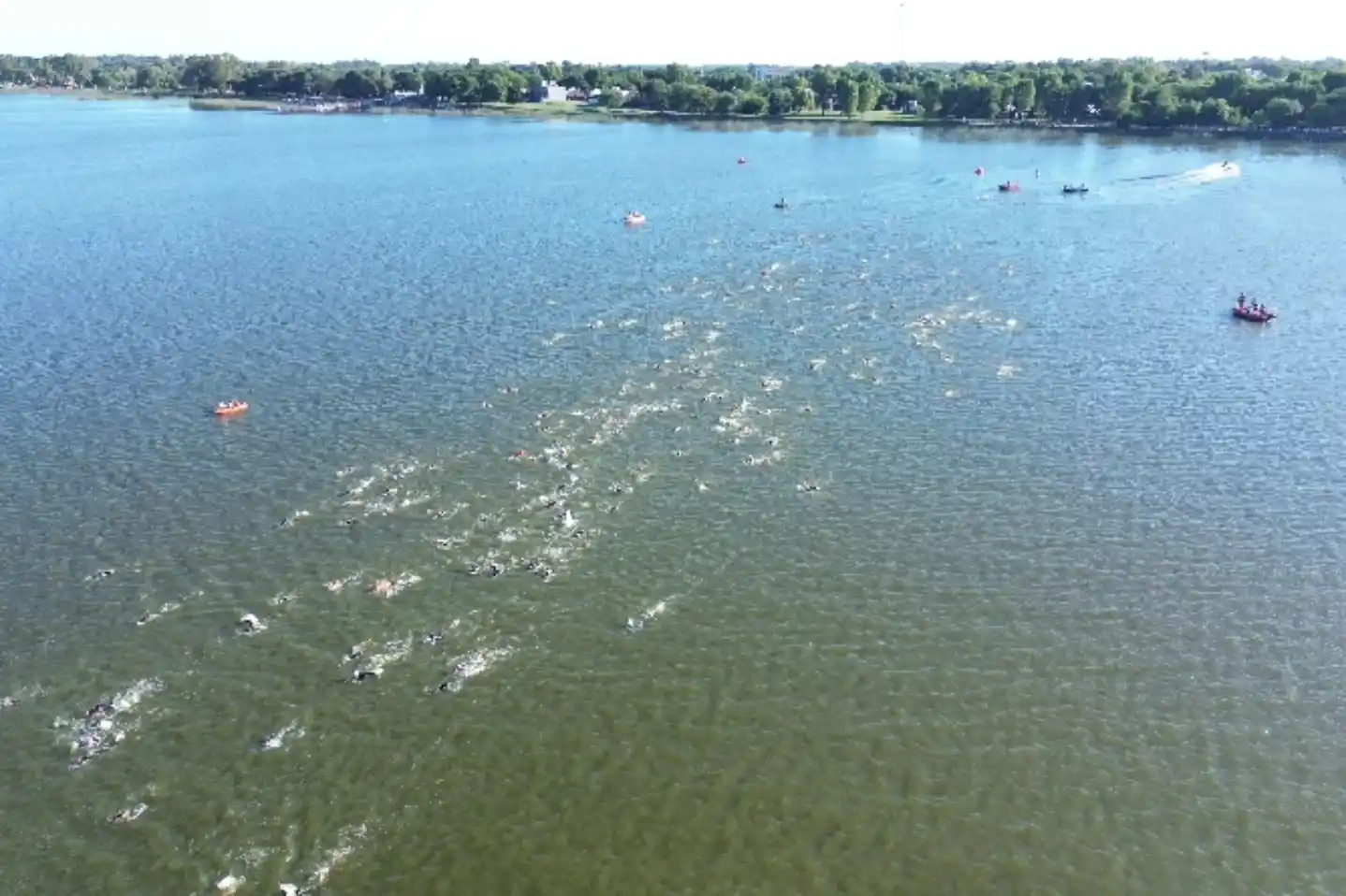 El Triatlón Olímpico volvió a convocar a cientos de atletas y posicionó a Chascomús como destino deportivo y turístico