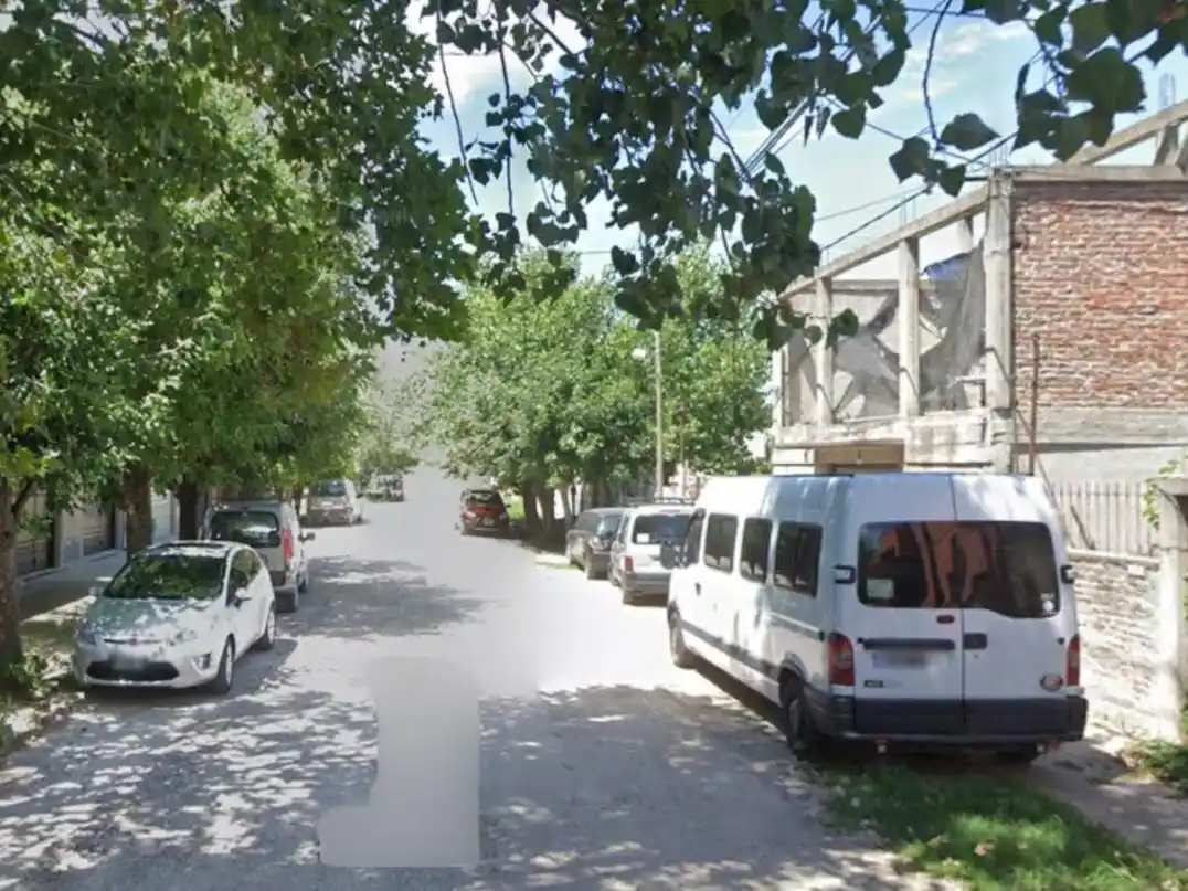 Un hombre fue encontrado sin vida y con quemaduras en el cuerpo. (Foto: Google Street View)