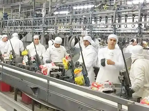 Trabajadores de Granja Tres Arroyos comenzaron a cobrar el subsidio provincial