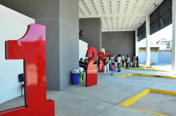 El Intendente Lucas Ghi inauguró la nueva terminal de micros en Morón