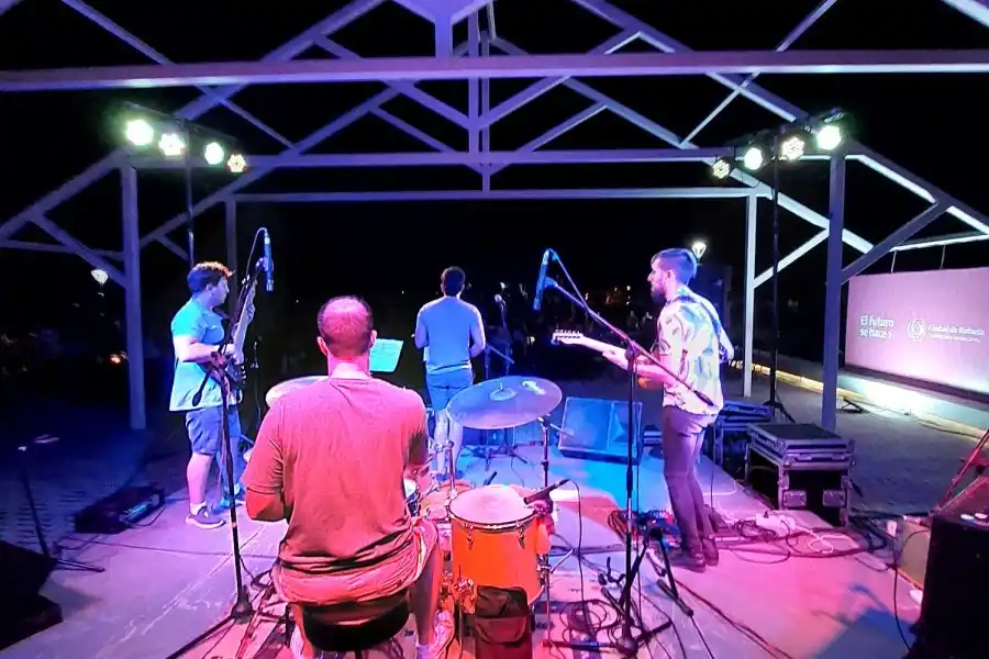 En la oportunidad, se presentaron el Dúo Carballosa-Ochat y el Quinteros Jazz Group